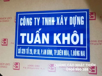 Bảng tên công ty mica KT 30*20cm